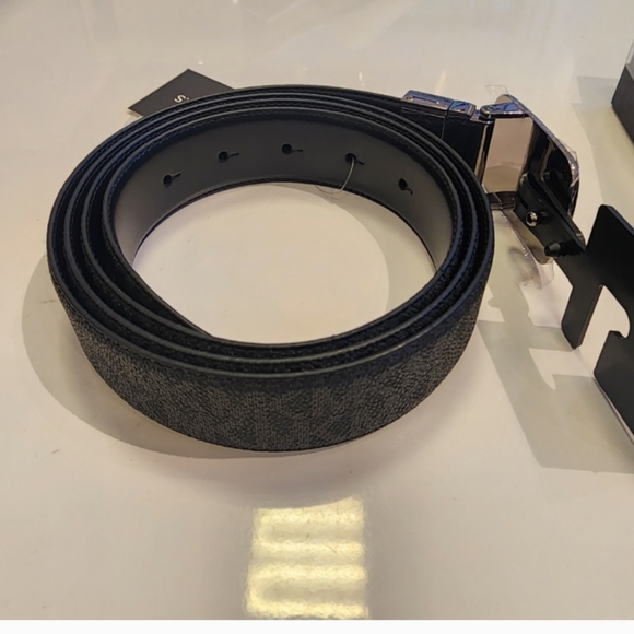 Michael kors men's logo belt - Picture 4 of 6